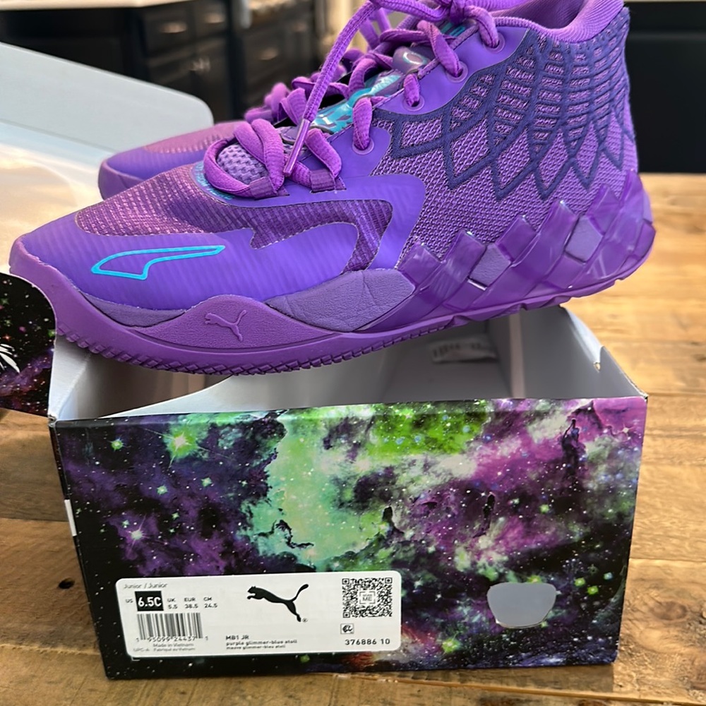 Lamelo Queen City basketball shoes